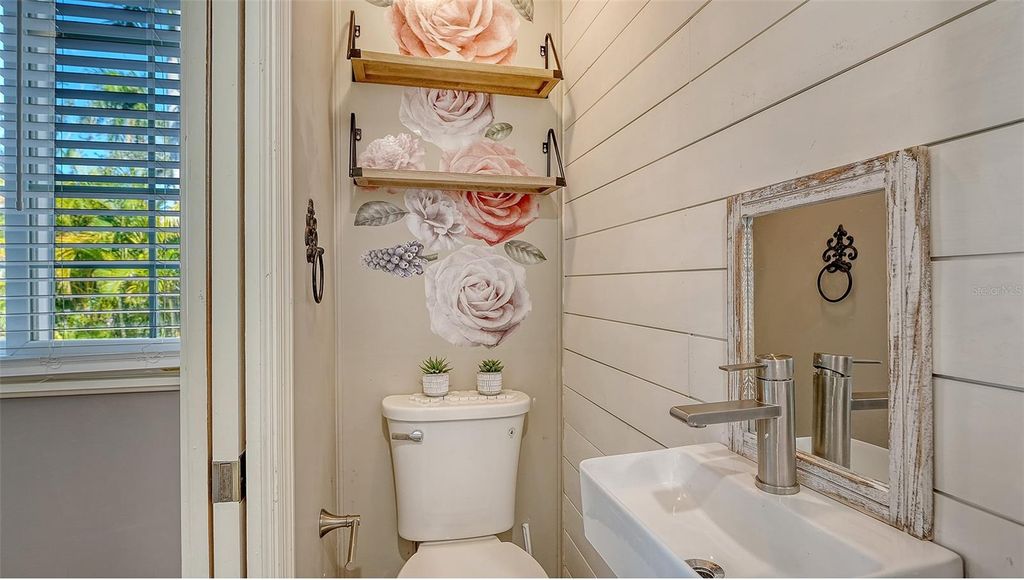 Image 31 of property listing at 121 24TH STREET W, Bradenton, FL 34205