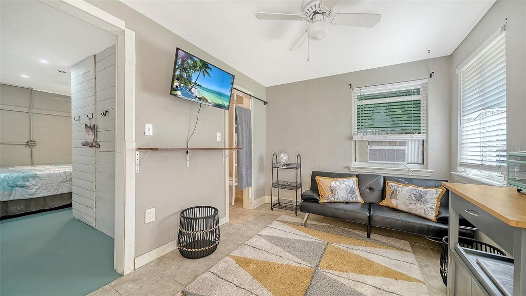 Image 33 of property listing at 121 24TH STREET W, Bradenton, FL 34205