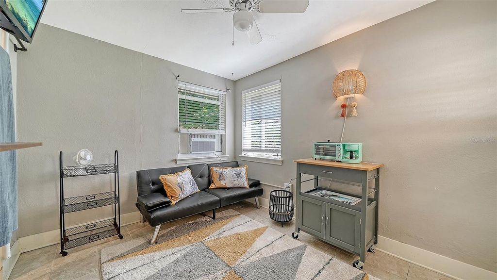 Image 34 of property listing at 121 24TH STREET W, Bradenton, FL 34205