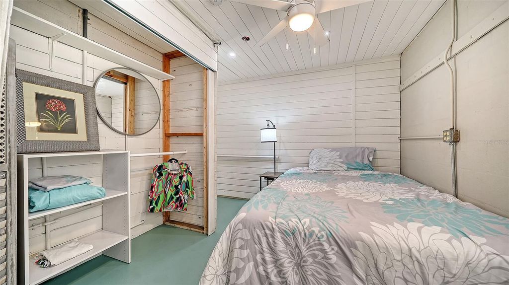 Image 35 of property listing at 121 24TH STREET W, Bradenton, FL 34205