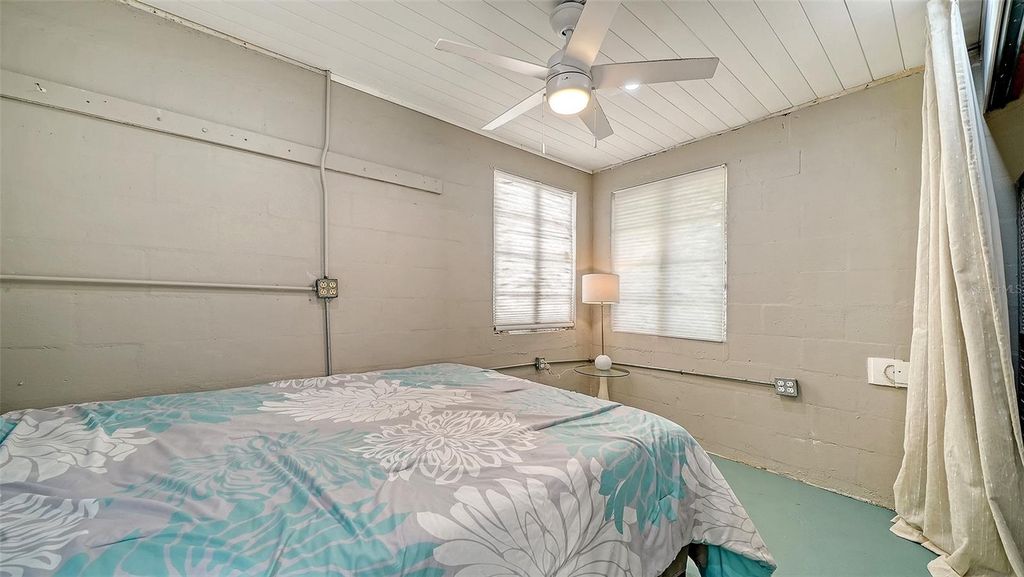 Image 36 of property listing at 121 24TH STREET W, Bradenton, FL 34205