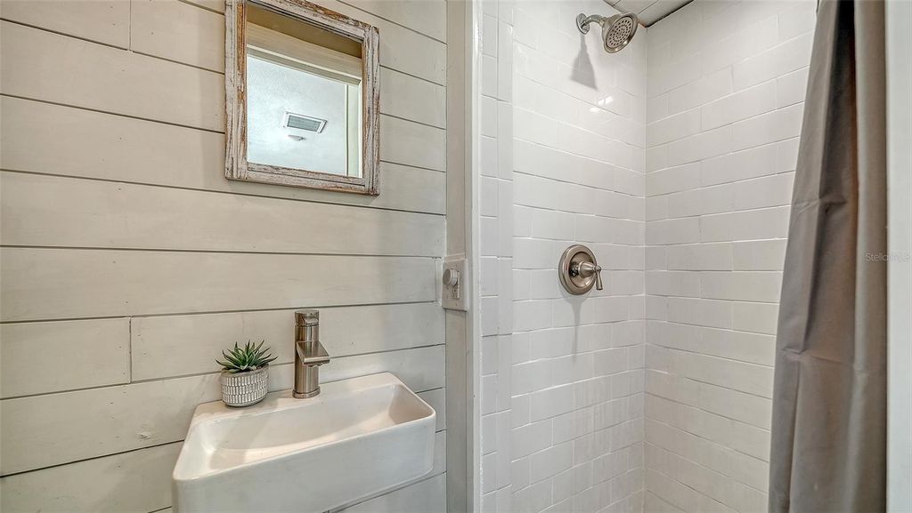 Image 39 of property listing at 121 24TH STREET W, Bradenton, FL 34205