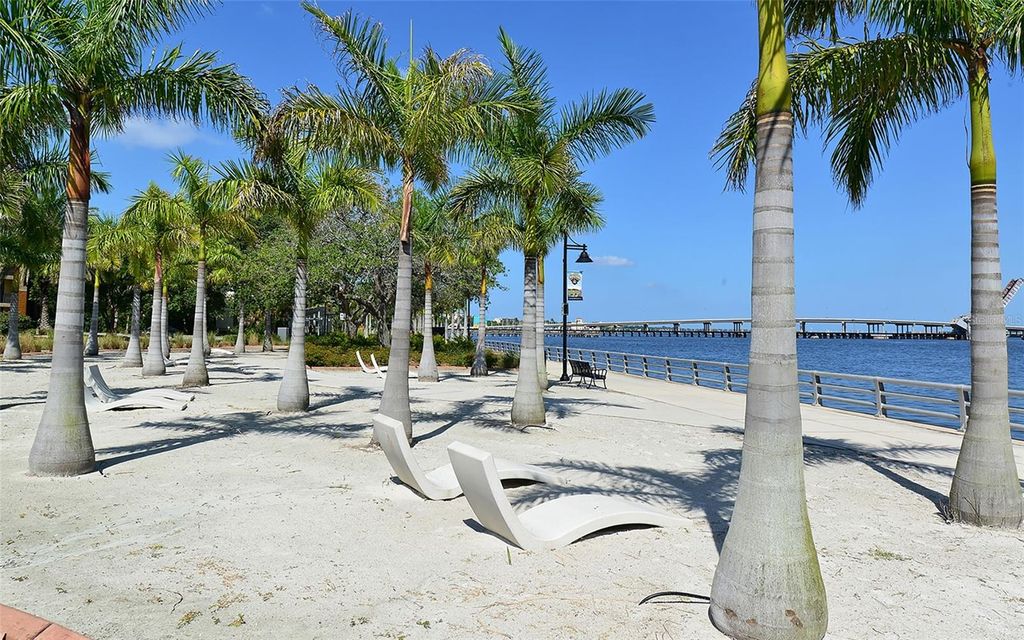 Image 42 of property listing at 121 24TH STREET W, Bradenton, FL 34205