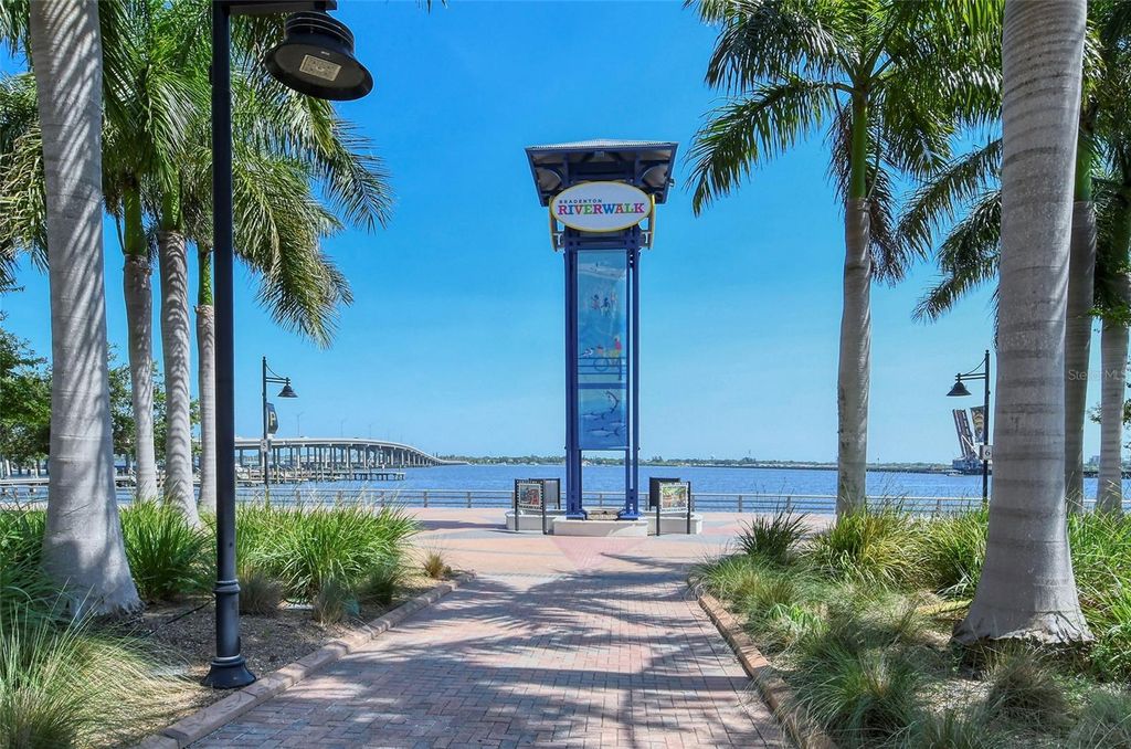 Image 43 of property listing at 121 24TH STREET W, Bradenton, FL 34205