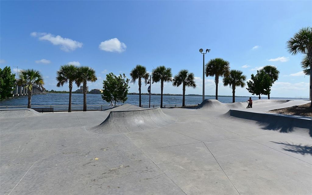 Image 45 of property listing at 121 24TH STREET W, Bradenton, FL 34205