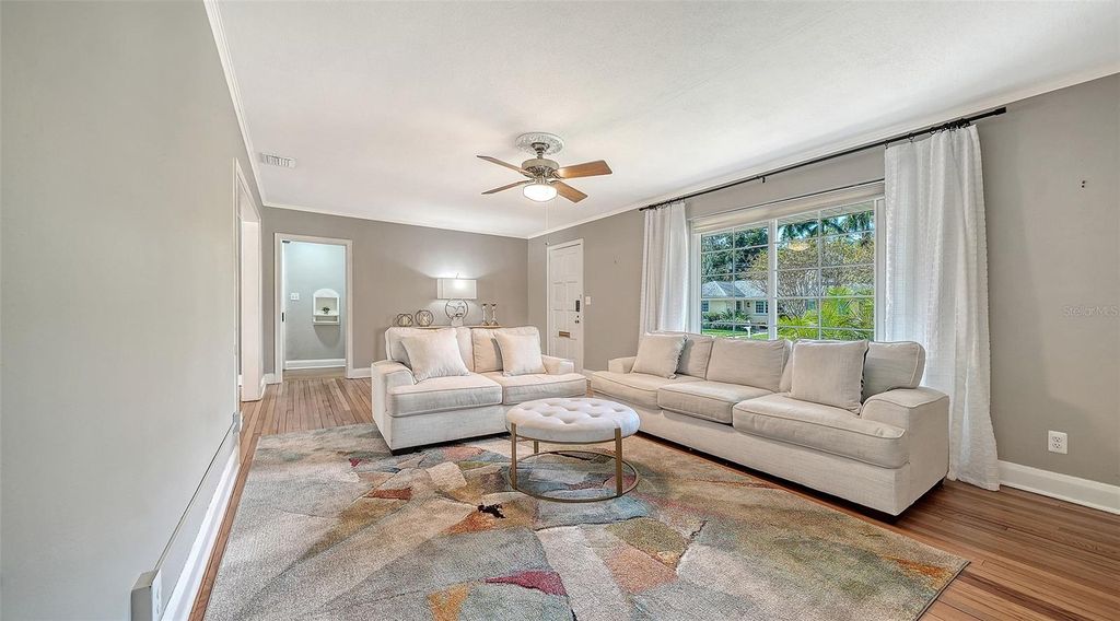 Image 10 of property listing at 121 24TH STREET W, Bradenton, FL 34205