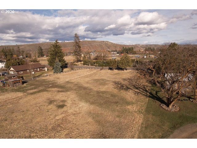 70724 BEAR CREEK Rd, Wallowa, OR 97885