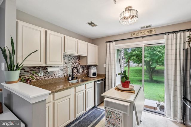 21 FOXGLOVE DR, Delran, NJ 08075