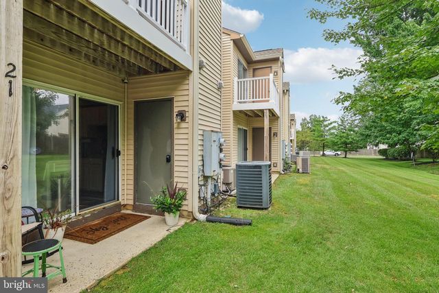 21 FOXGLOVE DR, Delran, NJ 08075