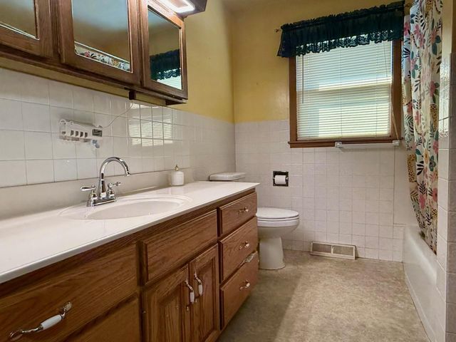 1025 Pershing Boulevard, Worthington, MN 56187