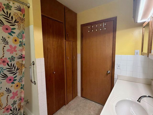 1025 Pershing Boulevard, Worthington, MN 56187