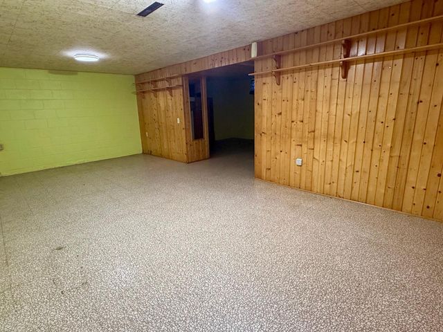 1025 Pershing Boulevard, Worthington, MN 56187