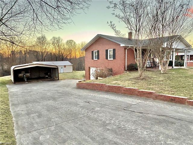 637 Pine Ridge Road, Mount Airy, NC 27030
