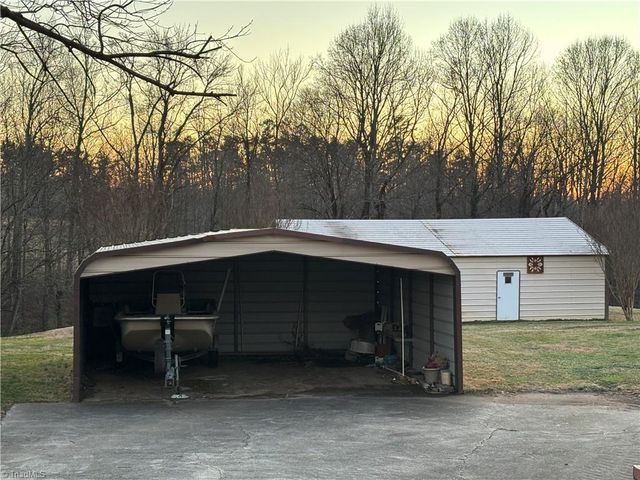 637 Pine Ridge Road, Mount Airy, NC 27030