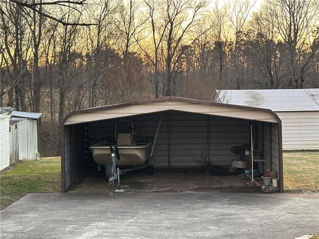 637 Pine Ridge Road, Mount Airy, NC 27030