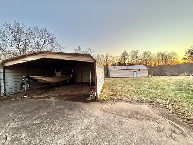 637 Pine Ridge Road, Mount Airy, NC 27030