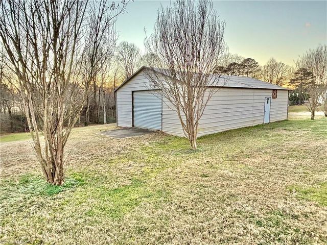 637 Pine Ridge Road, Mount Airy, NC 27030