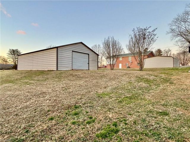 637 Pine Ridge Road, Mount Airy, NC 27030