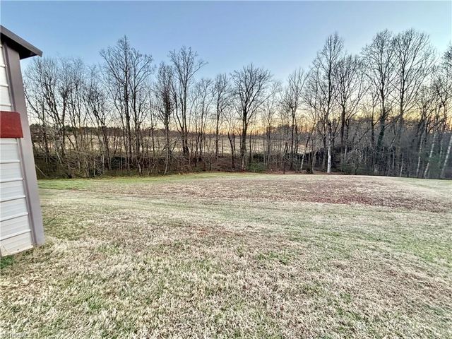 637 Pine Ridge Road, Mount Airy, NC 27030