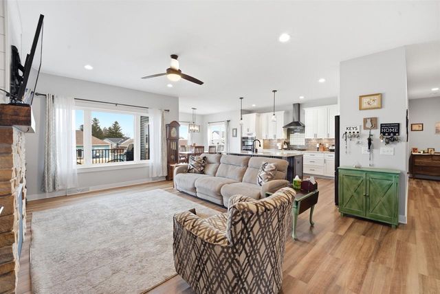 834 EVERGREEN DRIVE, Brownsville, WI 53006