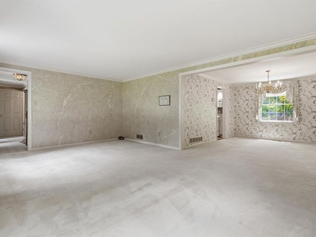 153 Seegar Rd, Upper St Clair, PA 15241
