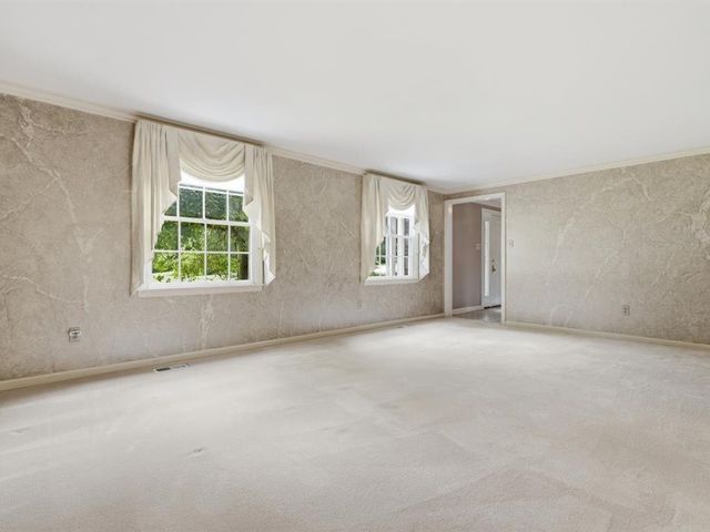 153 Seegar Rd, Upper St Clair, PA 15241