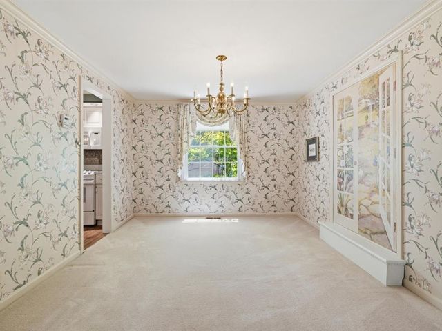 153 Seegar Rd, Upper St Clair, PA 15241