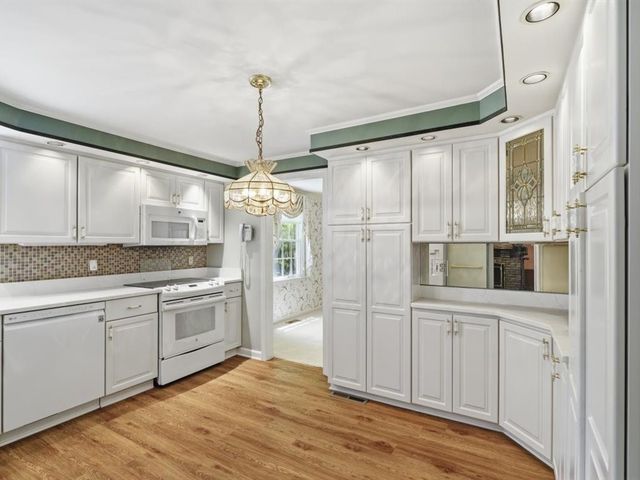 153 Seegar Rd, Upper St Clair, PA 15241