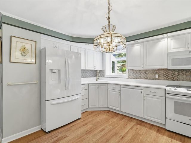 153 Seegar Rd, Upper St Clair, PA 15241