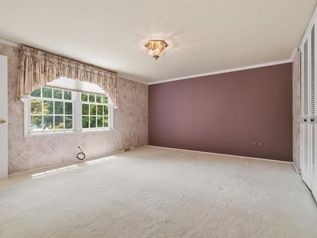 153 Seegar Rd, Upper St Clair, PA 15241