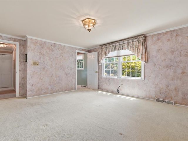153 Seegar Rd, Upper St Clair, PA 15241