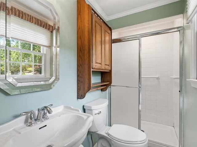 153 Seegar Rd, Upper St Clair, PA 15241