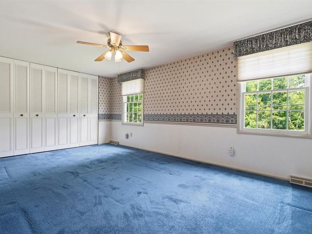 153 Seegar Rd, Upper St Clair, PA 15241