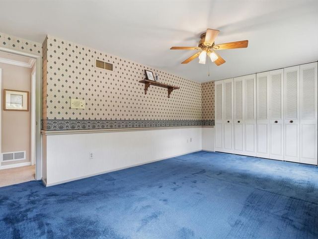 153 Seegar Rd, Upper St Clair, PA 15241