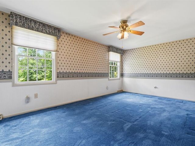 153 Seegar Rd, Upper St Clair, PA 15241