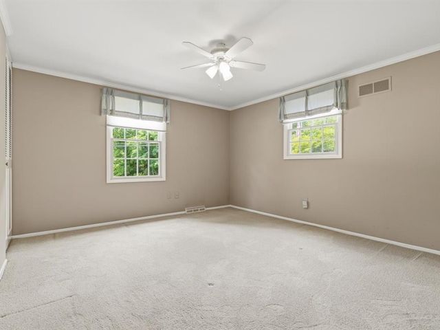 153 Seegar Rd, Upper St Clair, PA 15241