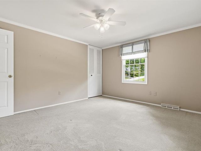 153 Seegar Rd, Upper St Clair, PA 15241