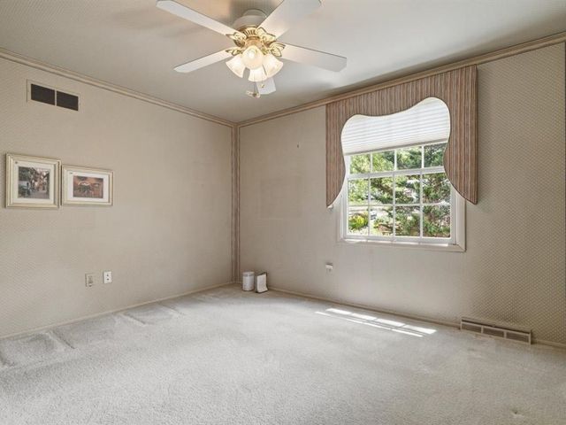 153 Seegar Rd, Upper St Clair, PA 15241