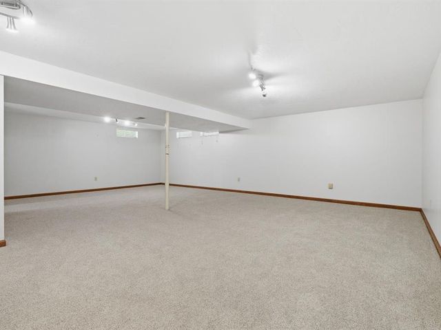 153 Seegar Rd, Upper St Clair, PA 15241