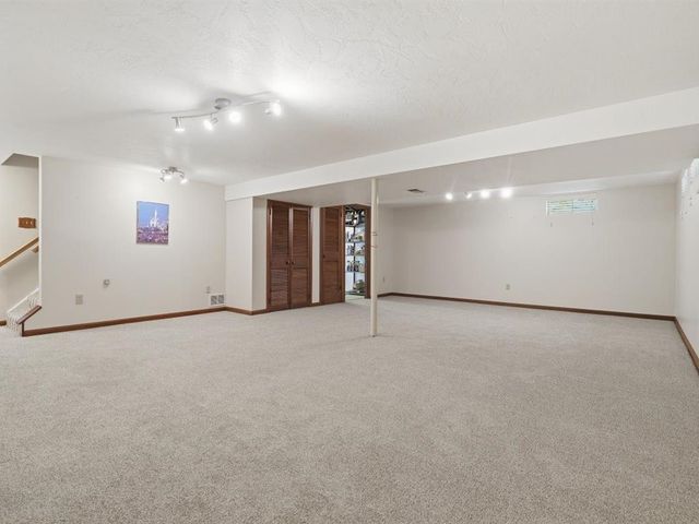 153 Seegar Rd, Upper St Clair, PA 15241