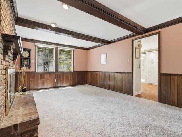 153 Seegar Rd, Upper St Clair, PA 15241