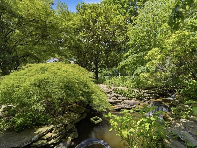 153 Seegar Rd, Upper St Clair, PA 15241