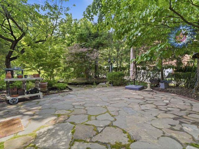 153 Seegar Rd, Upper St Clair, PA 15241