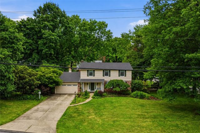 153 Seegar Rd, Upper St Clair, PA 15241