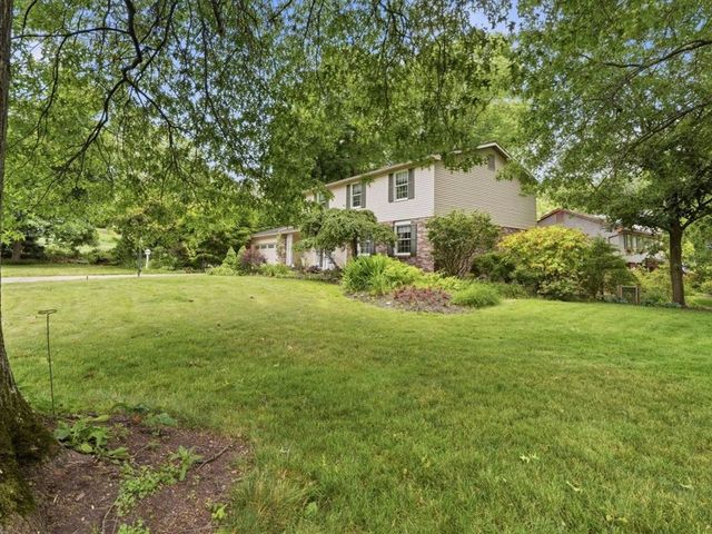 153 Seegar Rd, Upper St Clair, PA 15241