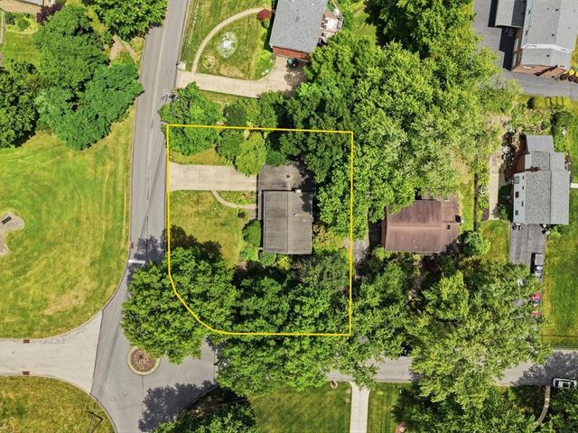 153 Seegar Rd, Upper St Clair, PA 15241