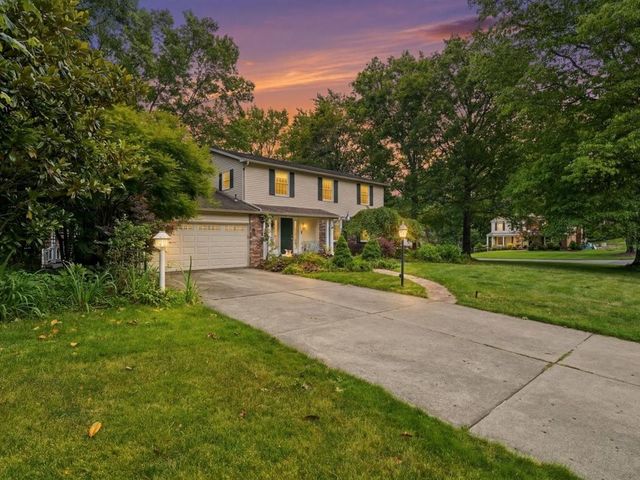 153 Seegar Rd, Upper St Clair, PA 15241