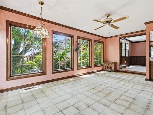 153 Seegar Rd, Upper St Clair, PA 15241
