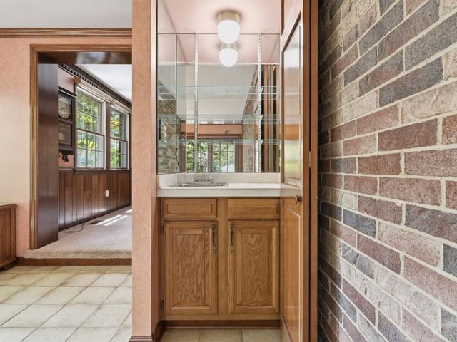 153 Seegar Rd, Upper St Clair, PA 15241