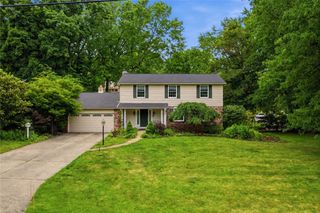 153 Seegar Rd, Upper St Clair, PA 15241